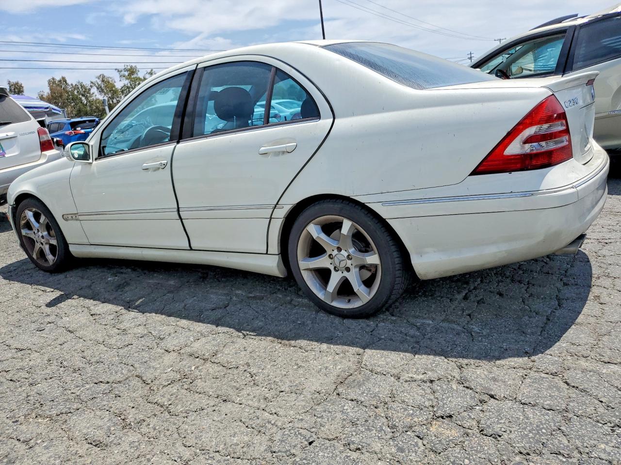 2007 Mercedes-benz C 230 White vin: WDBRF52H07F917130