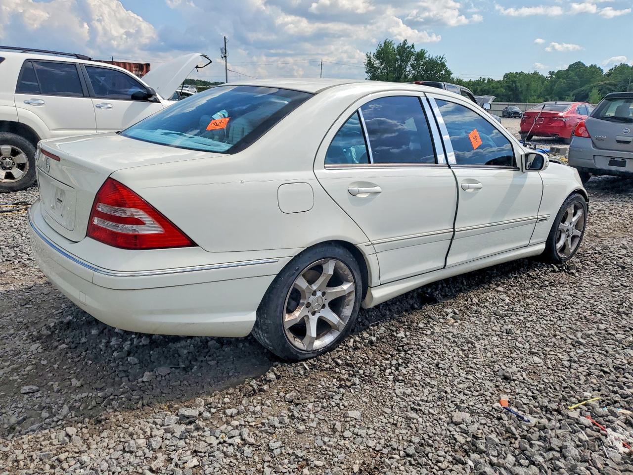 2007 Mercedes-benz C 230 White vin: WDBRF52H17A935262