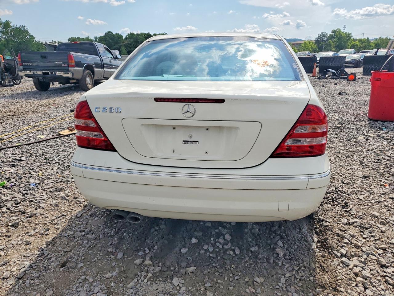 2007 Mercedes-benz C 230 White vin: WDBRF52H17A935262