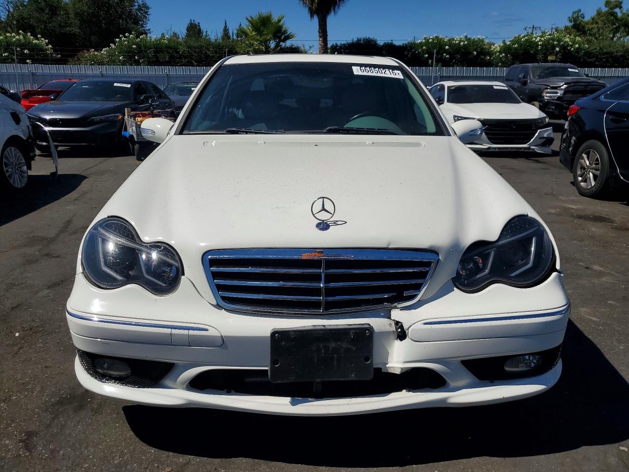 2006 Mercedes-benz C 230 Белый vin: WDBRF52H26A900017