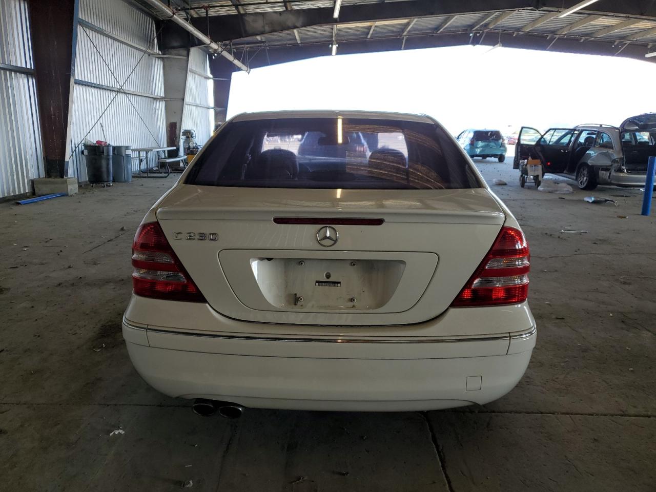 2007 Mercedes-benz C 230 White vin: WDBRF52H27A950367