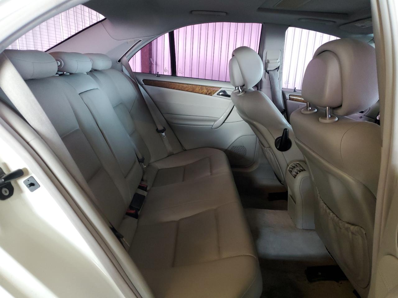 2007 Mercedes-benz C 230 White vin: WDBRF52H27A950367