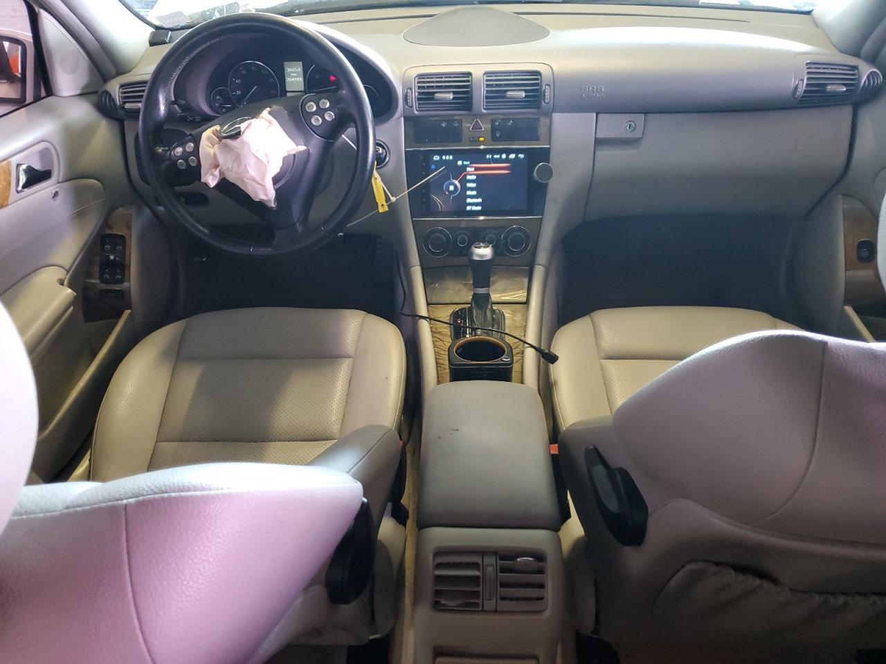 2007 Mercedes-benz C 230 White vin: WDBRF52H27A950367