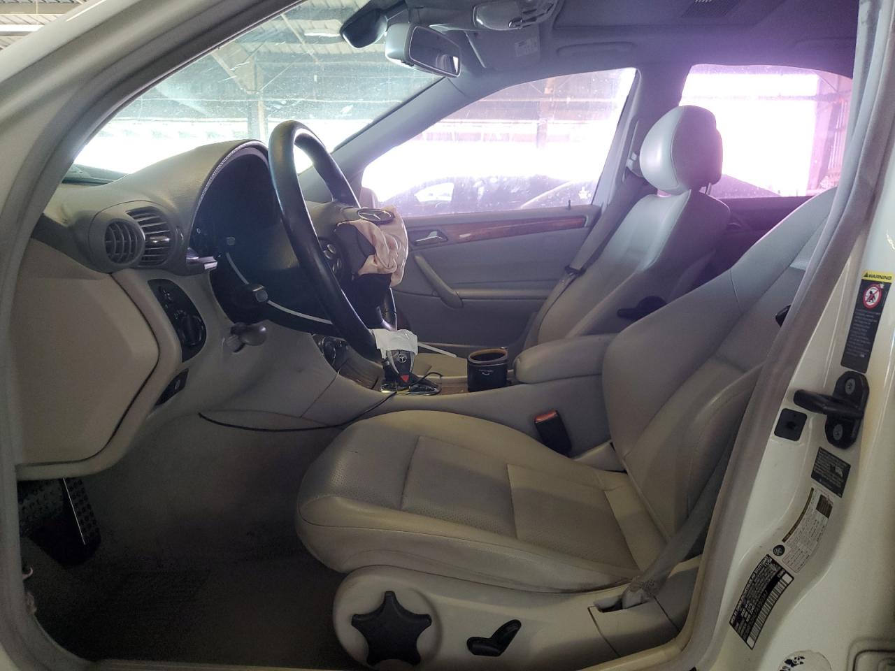 2007 Mercedes-benz C 230 White vin: WDBRF52H27A950367