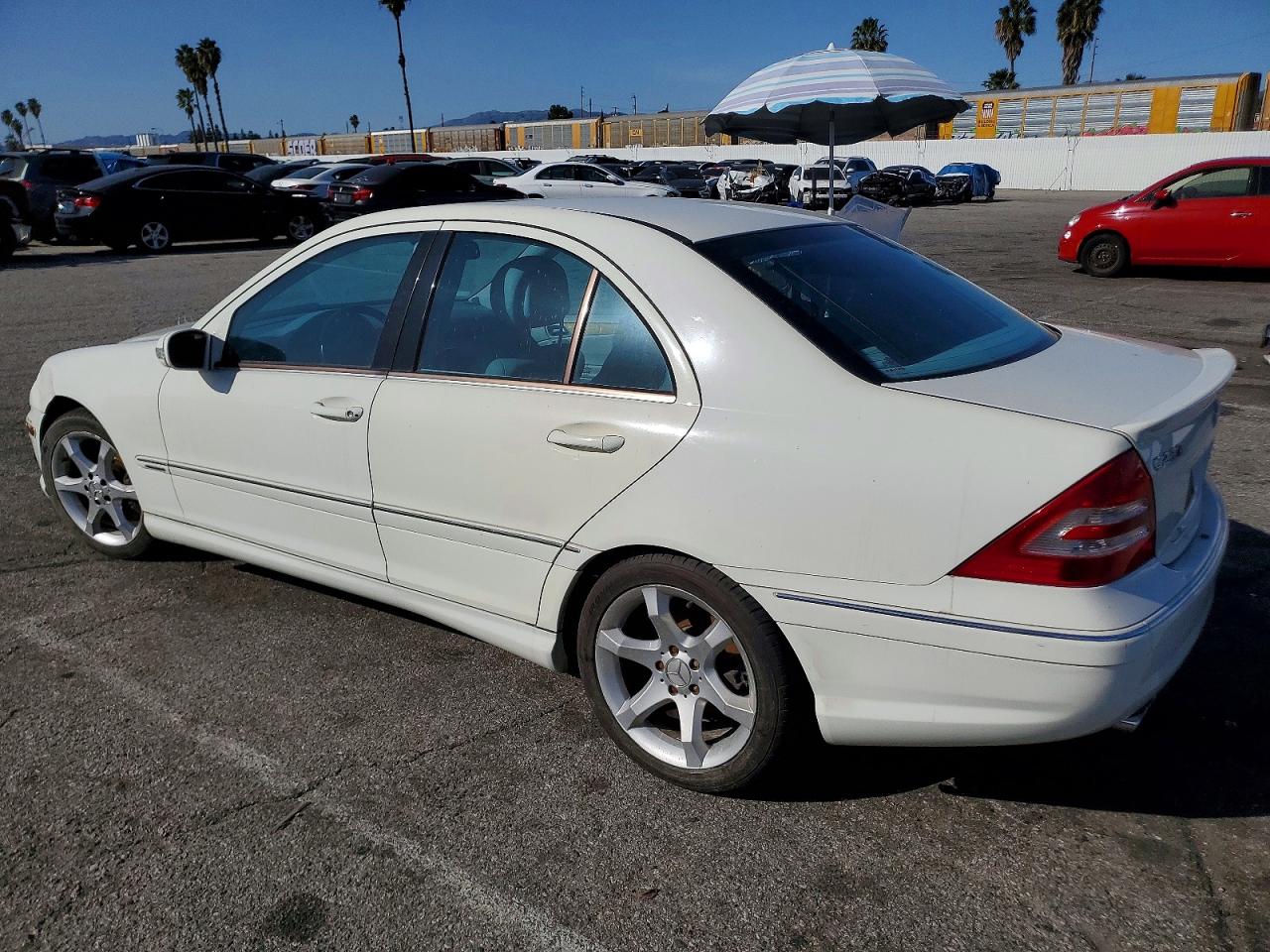 2007 Mercedes-benz C 230 White vin: WDBRF52H37F909152