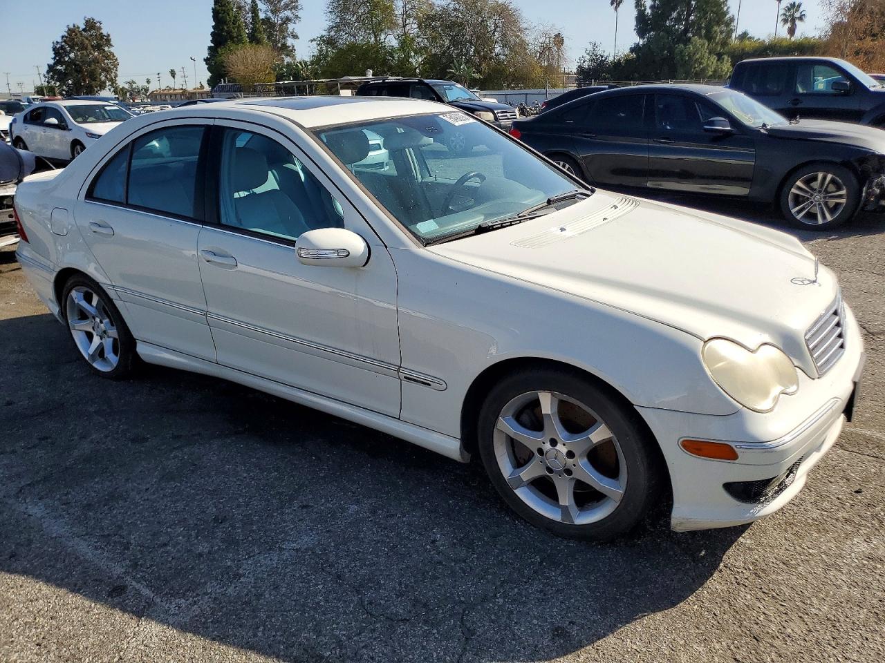 2007 Mercedes-benz C 230 White vin: WDBRF52H37F909152