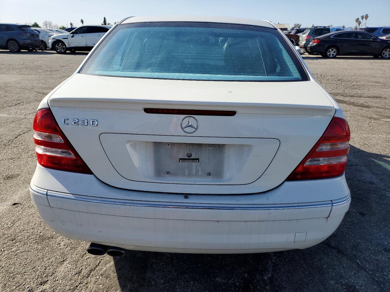2007 Mercedes-benz C 230 White vin: WDBRF52H37F909152