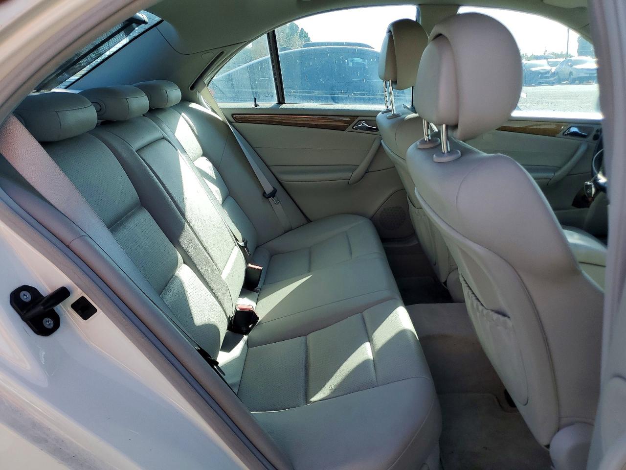 2007 Mercedes-benz C 230 White vin: WDBRF52H37F909152
