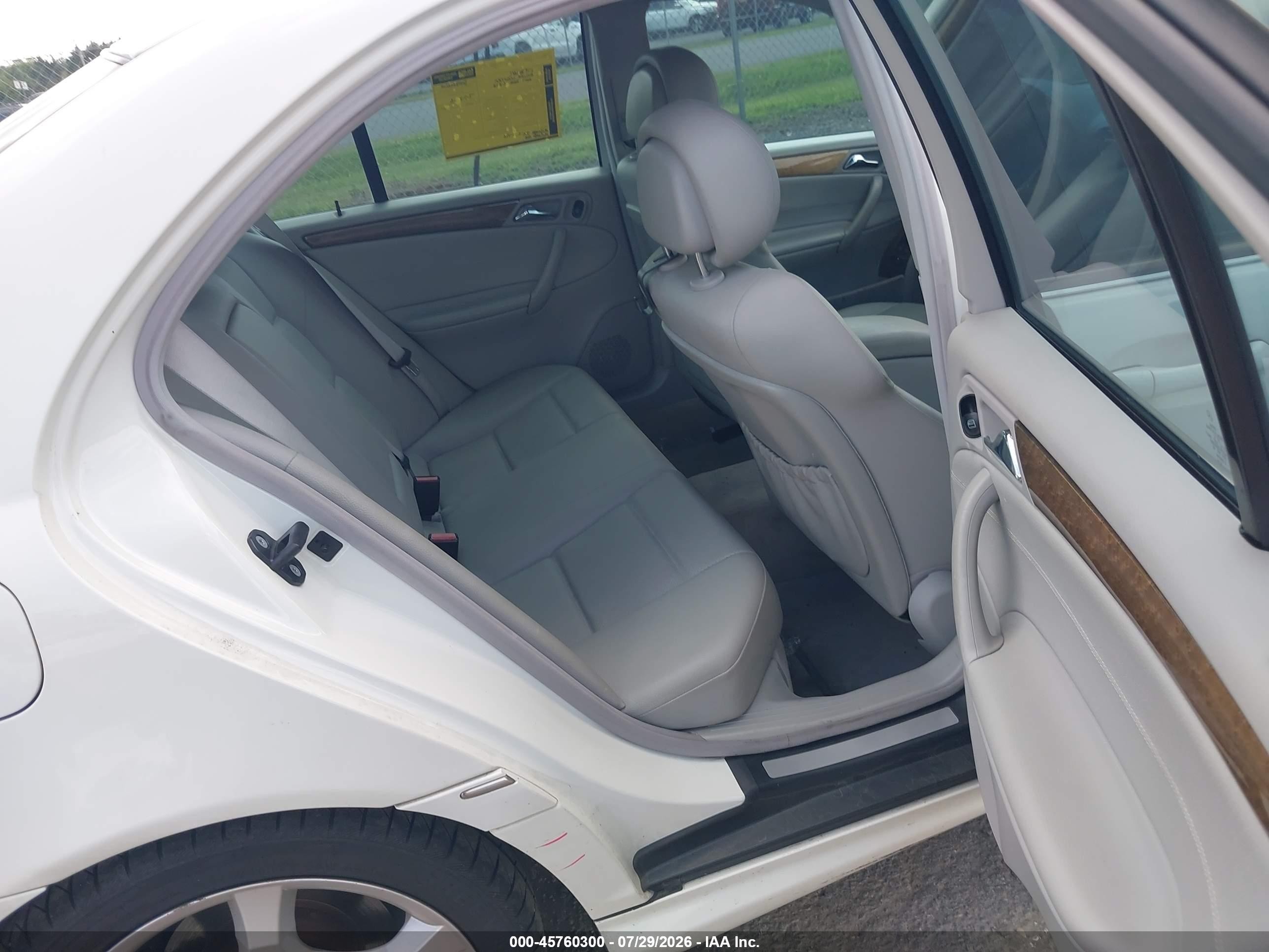 2007 Mercedes-benz C 230 Sport White vin: WDBRF52H37F918496