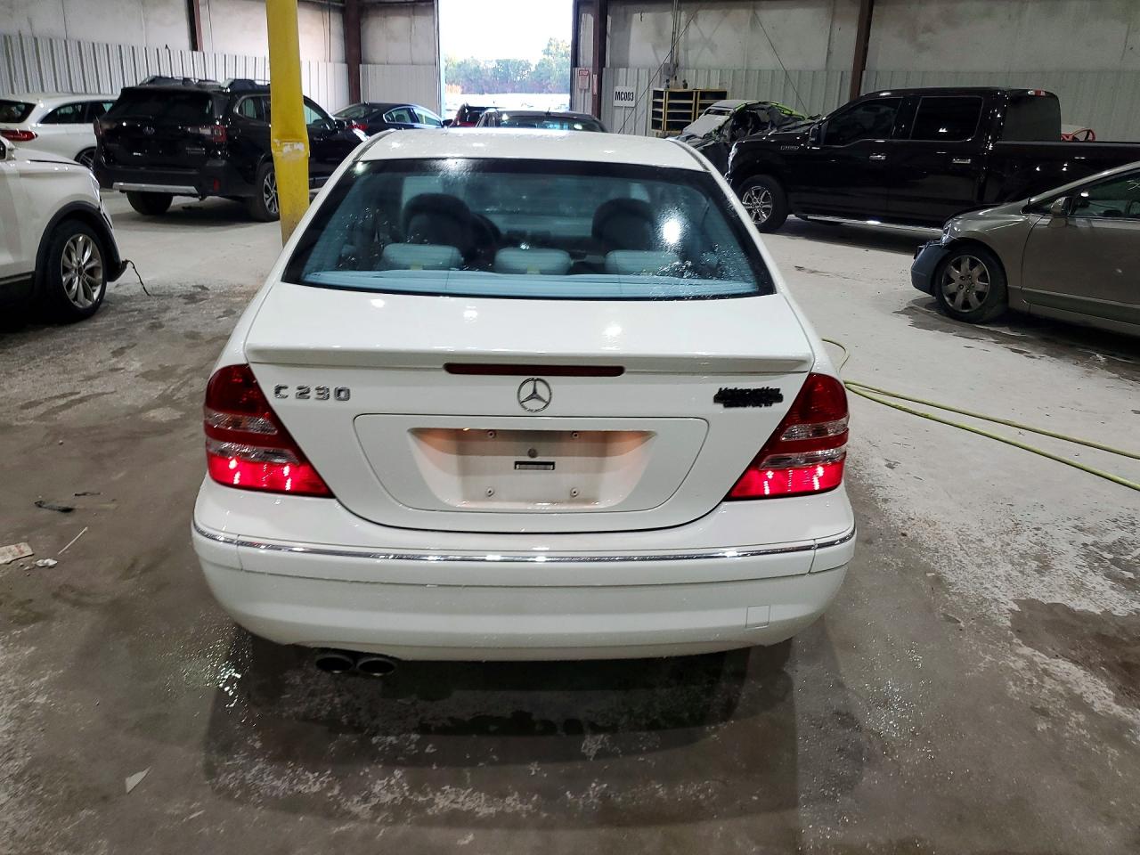 2007 Mercedes-benz C 230 White vin: WDBRF52H47F927935