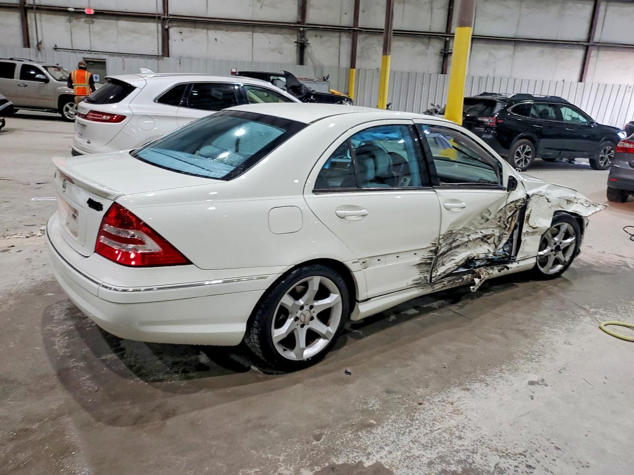 2007 Mercedes-benz C 230 White vin: WDBRF52H47F927935