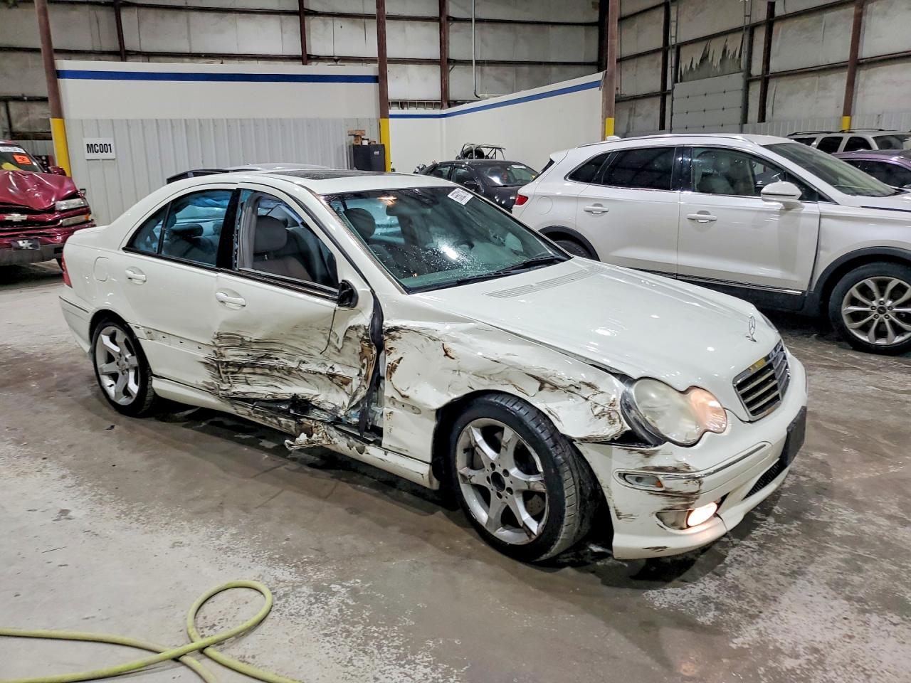 2007 Mercedes-benz C 230 White vin: WDBRF52H47F927935