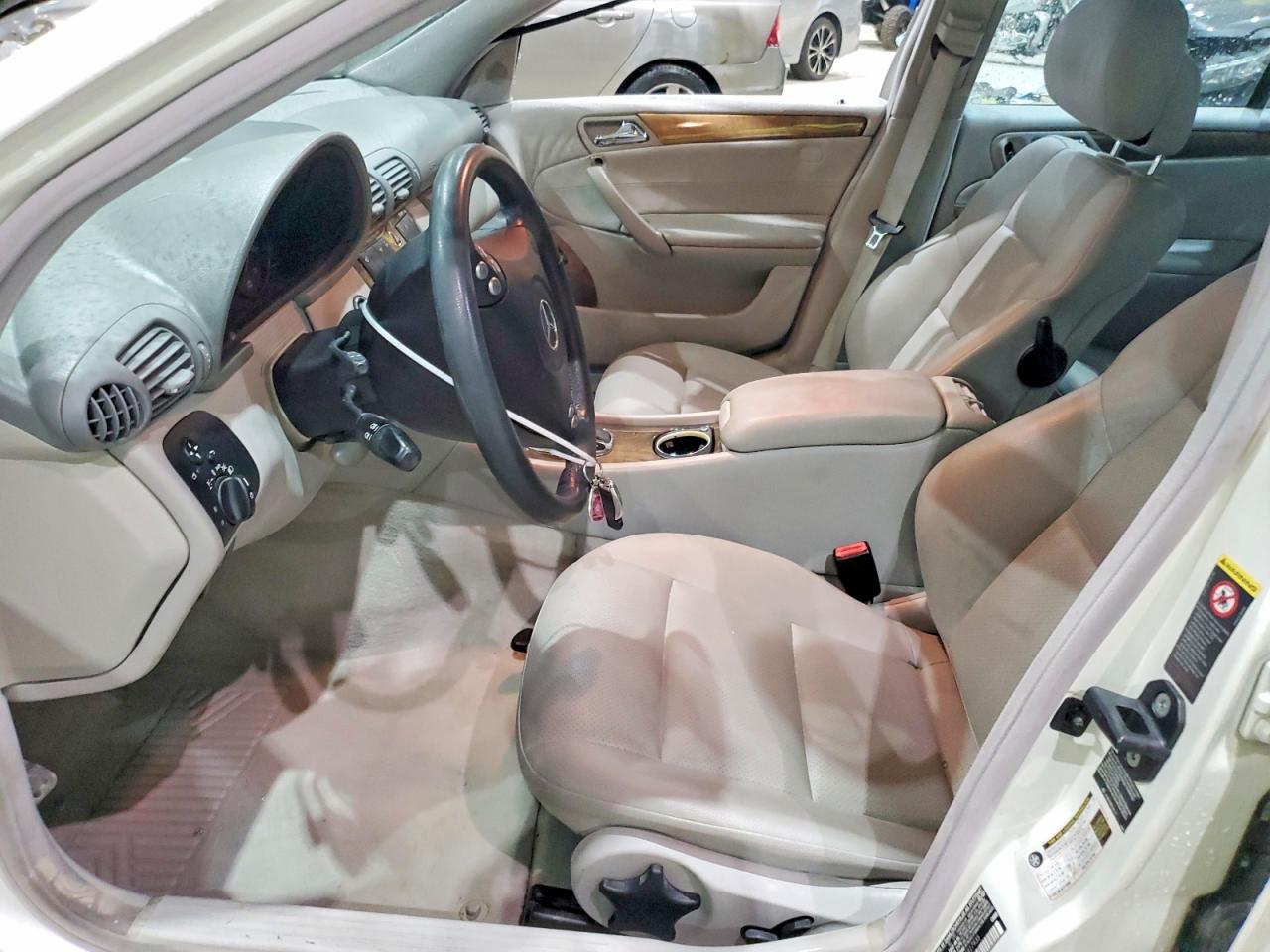 2007 Mercedes-benz C 230 White vin: WDBRF52H47F927935