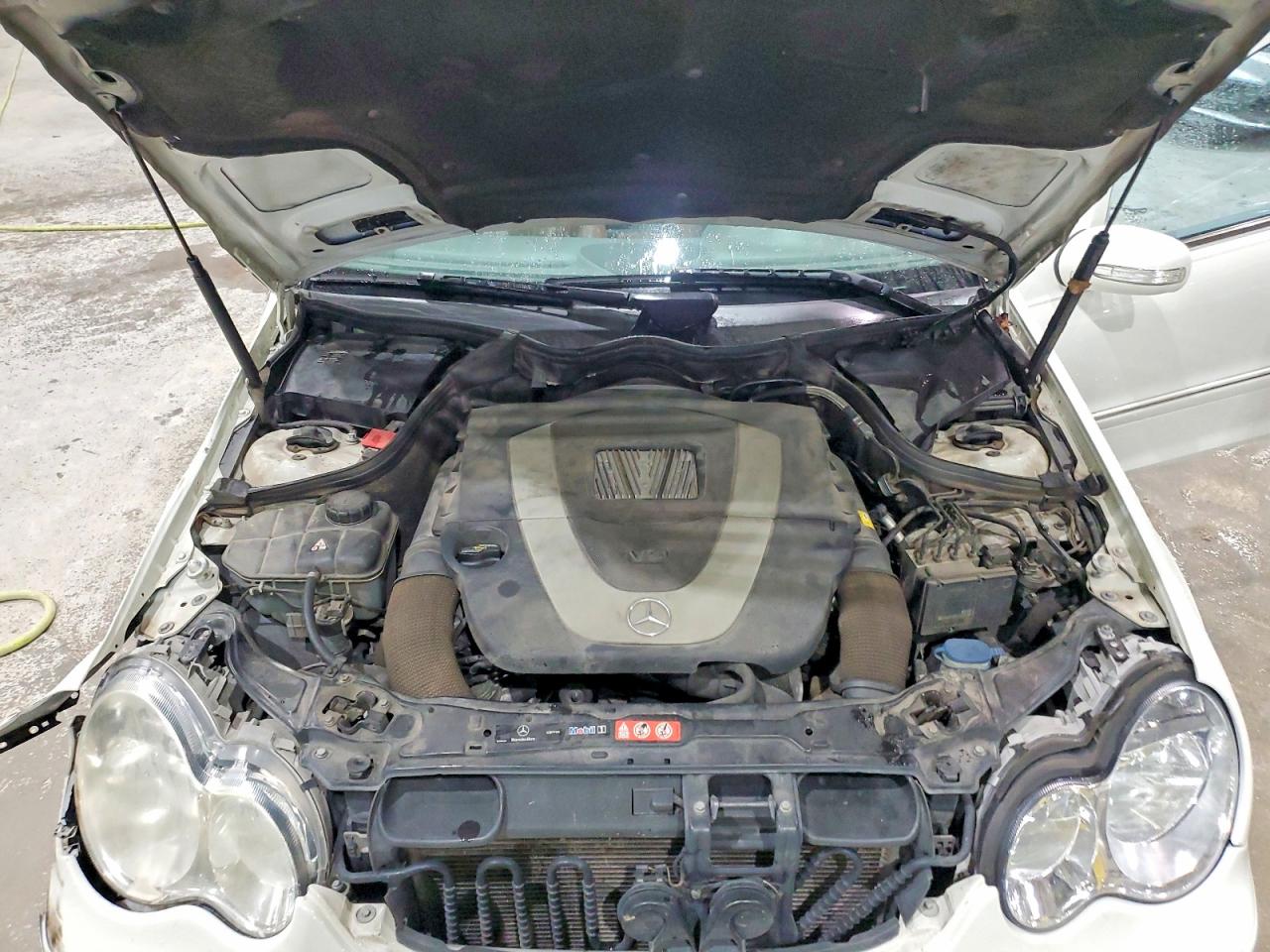 2007 Mercedes-benz C 230 White vin: WDBRF52H47F927935
