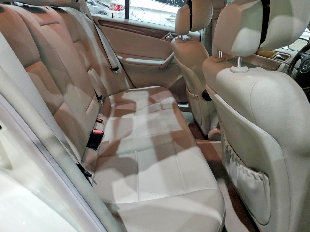 2007 Mercedes-benz C 230 White vin: WDBRF52H47F927935