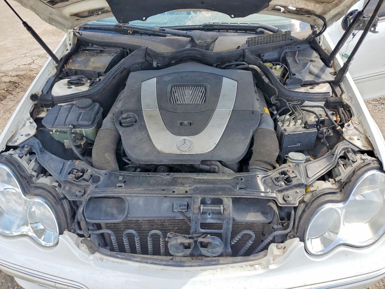 2006 Mercedes Benz C 230 White vin: WDBRF52H56F745496