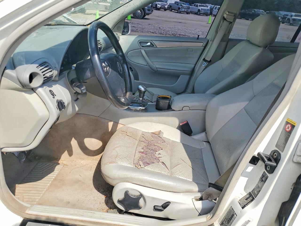 2006 Mercedes Benz C 230 White vin: WDBRF52H56F745496
