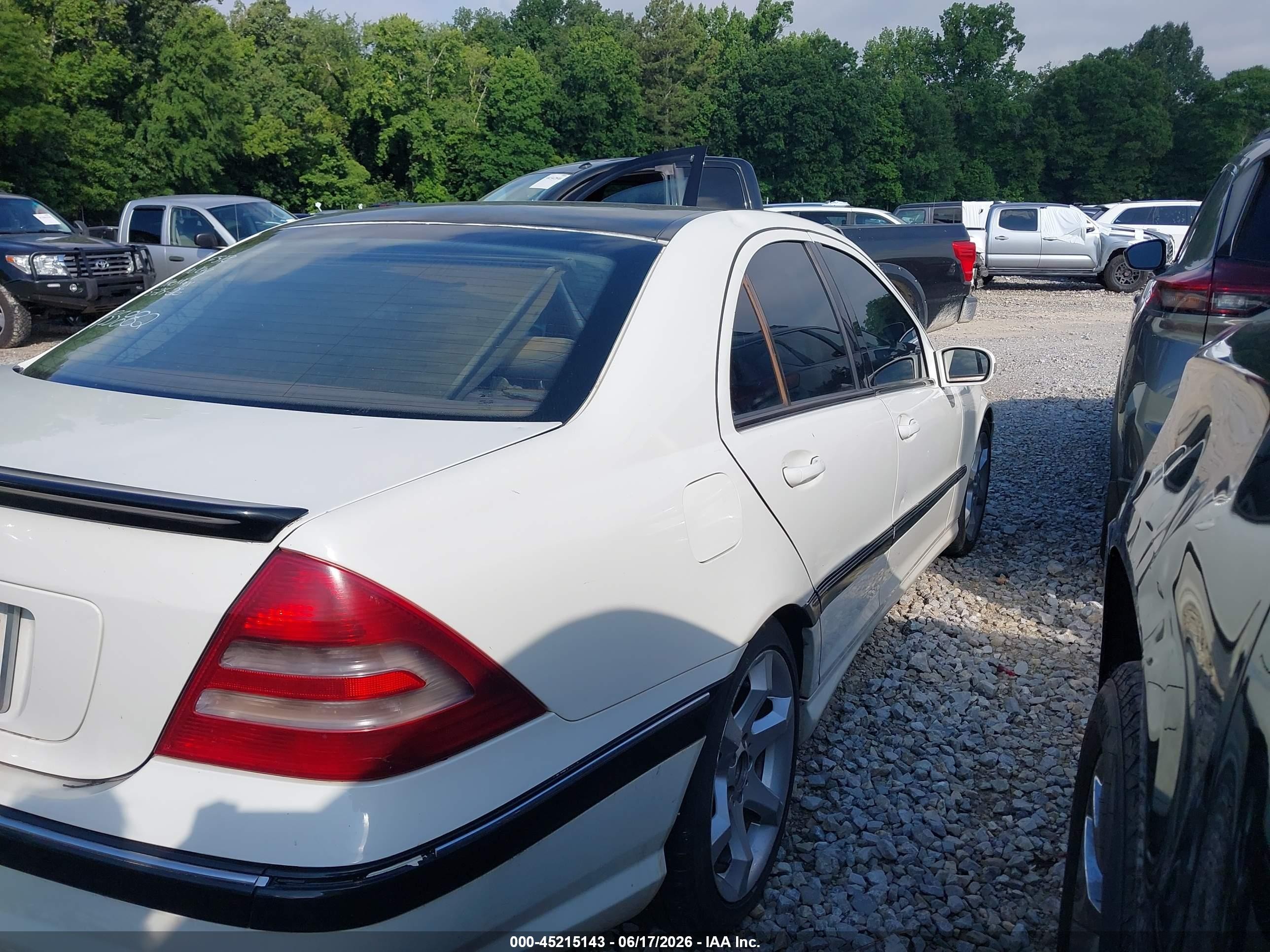 2007 Mercedes-benz C 230 Sport White vin: WDBRF52H57F935882