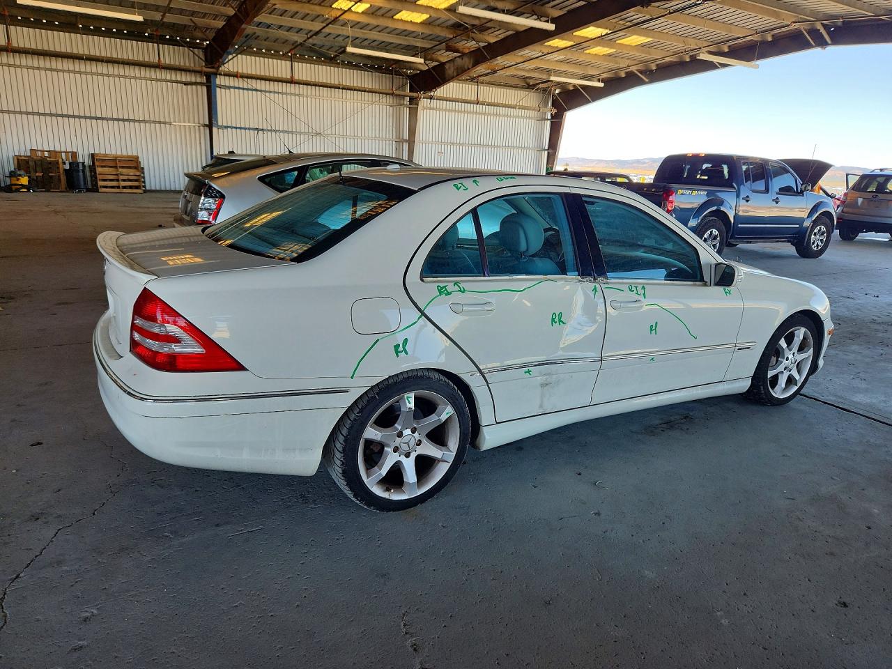 2007 Mercedes-benz C 230 White vin: WDBRF52H67F905208