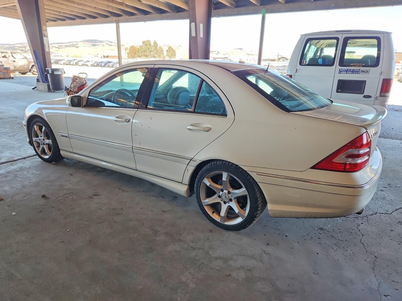 2007 Mercedes-benz C 230 White vin: WDBRF52H67F905208