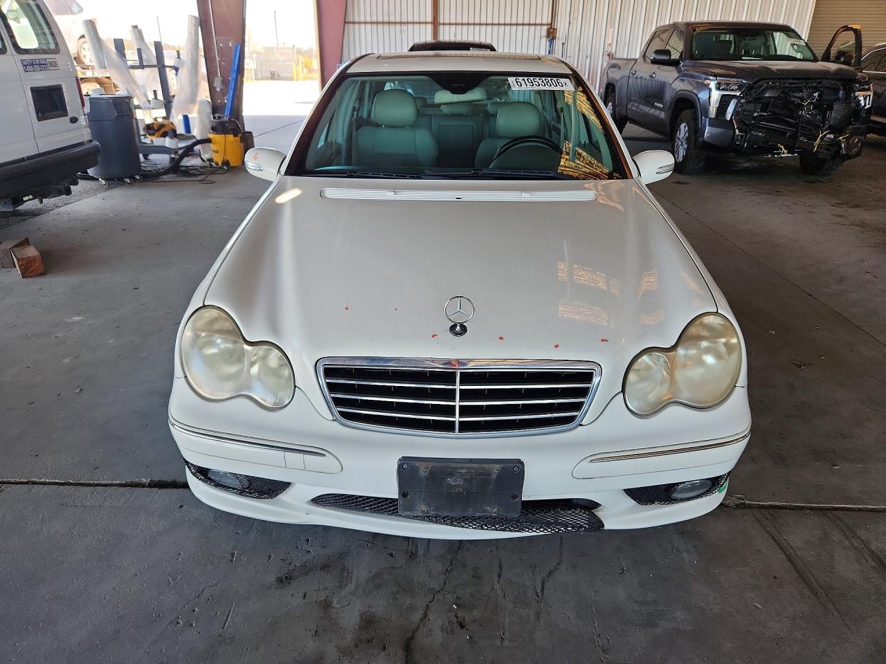 2007 Mercedes-benz C 230 White vin: WDBRF52H67F905208