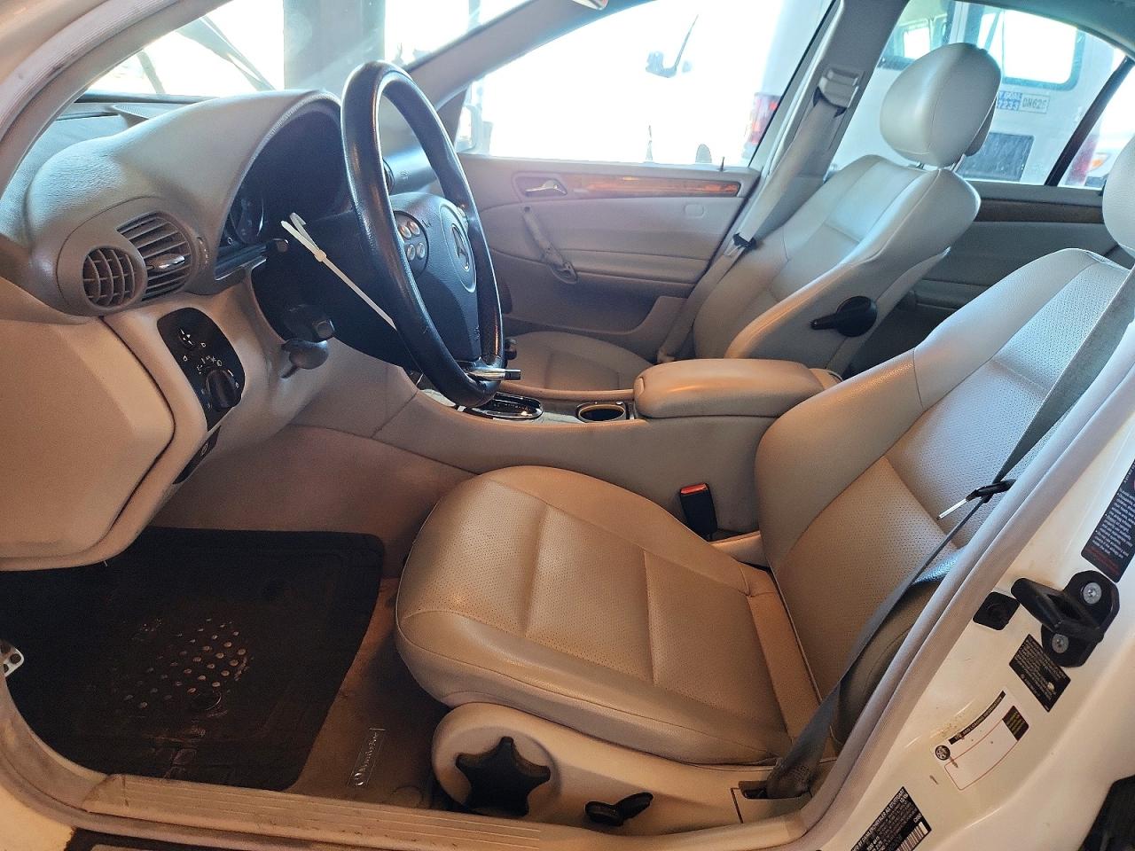 2007 Mercedes-benz C 230 White vin: WDBRF52H67F905208