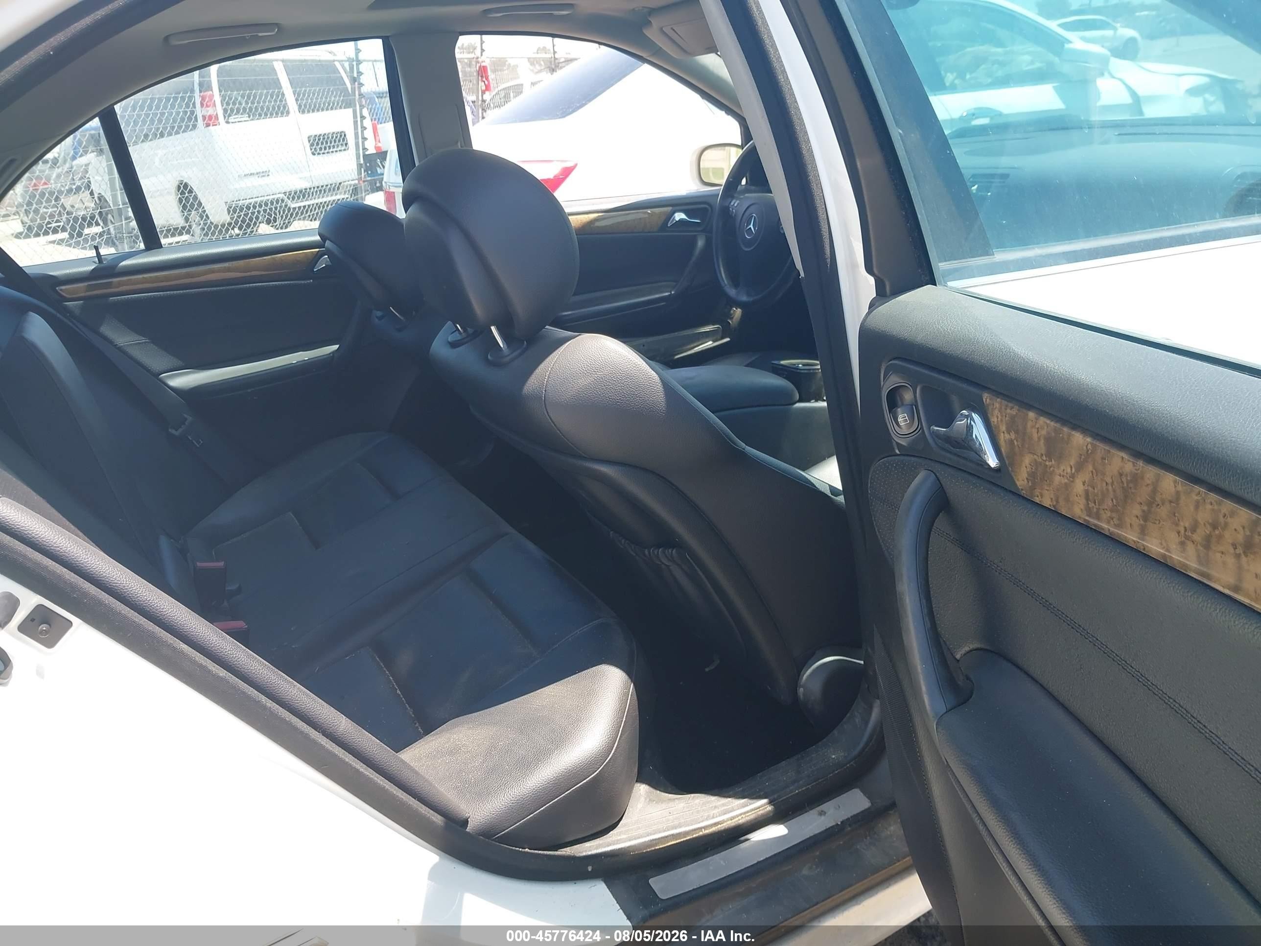 2007 Mercedes-benz C 230 Sport White vin: WDBRF52H77F867097