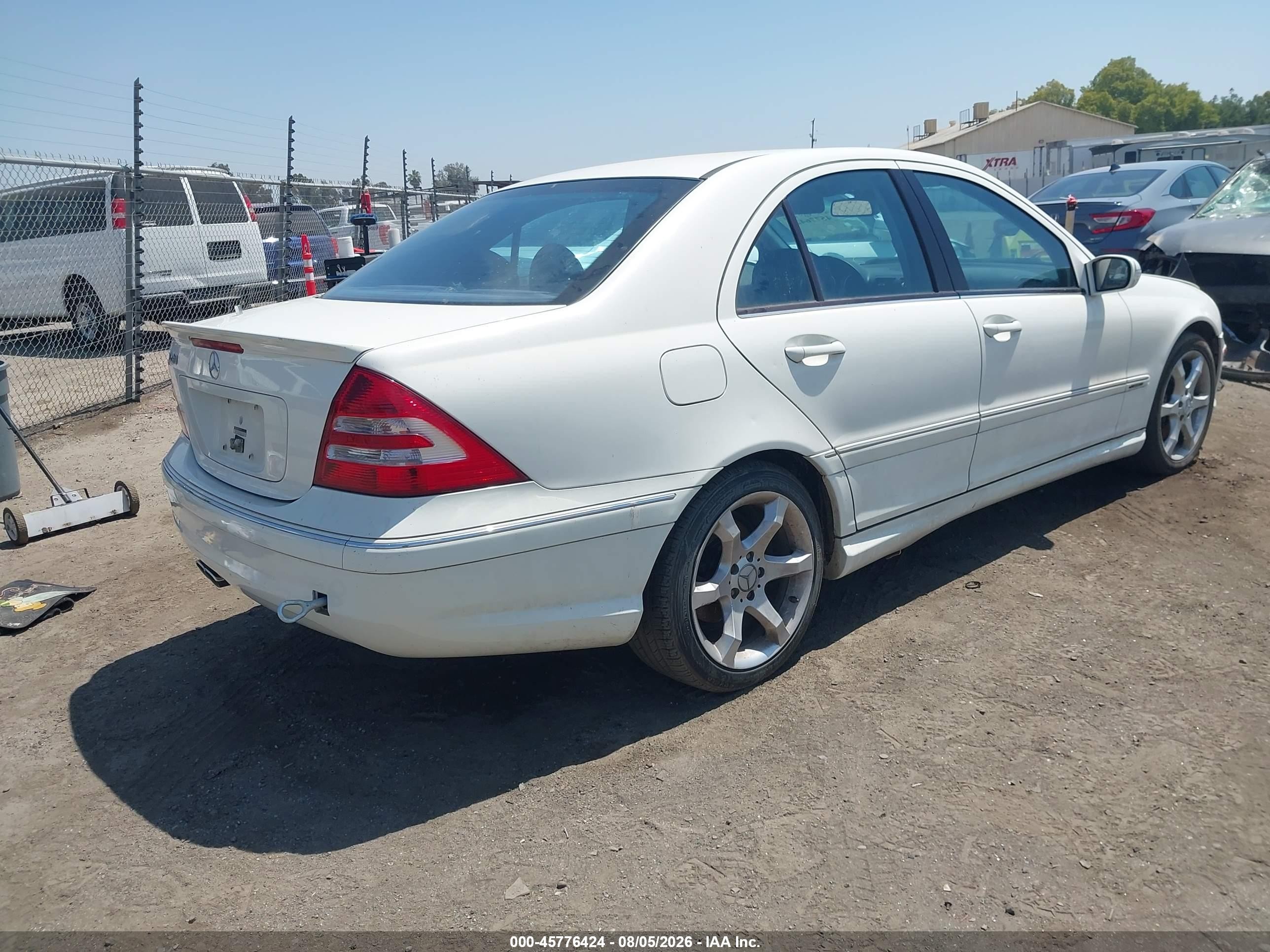 2007 Mercedes-benz C 230 Sport White vin: WDBRF52H77F867097