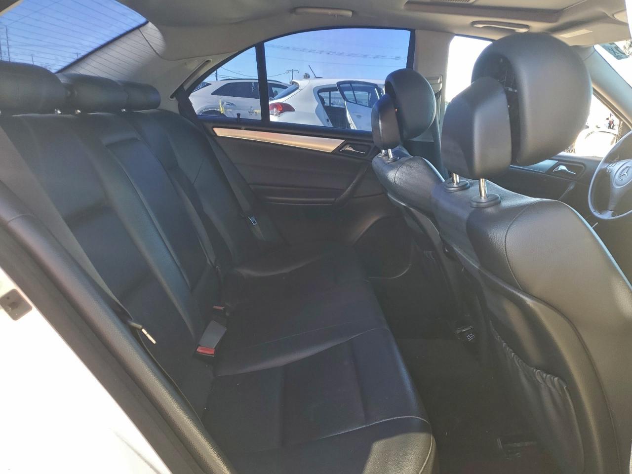 2006 Mercedes-benz C 230 White vin: WDBRF52H86A885717