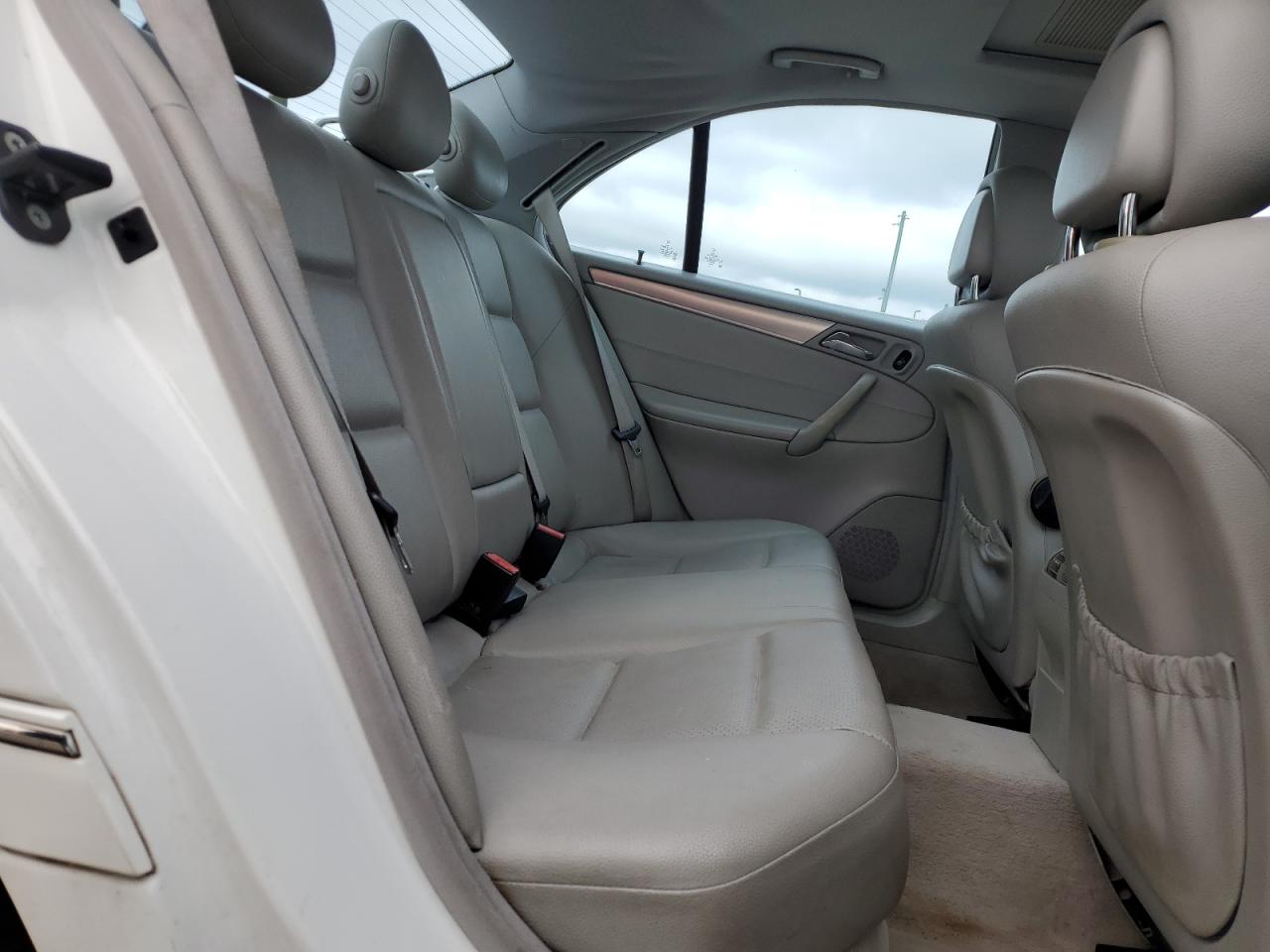 2006 Mercedes-benz C 230 White vin: WDBRF52H96F734615