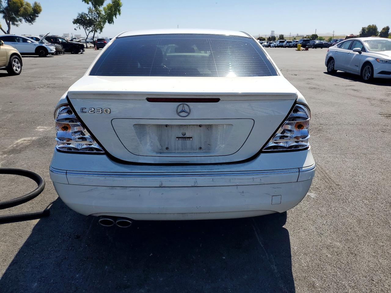 2007 Mercedes-benz C 230 White vin: WDBRF52H97A943528