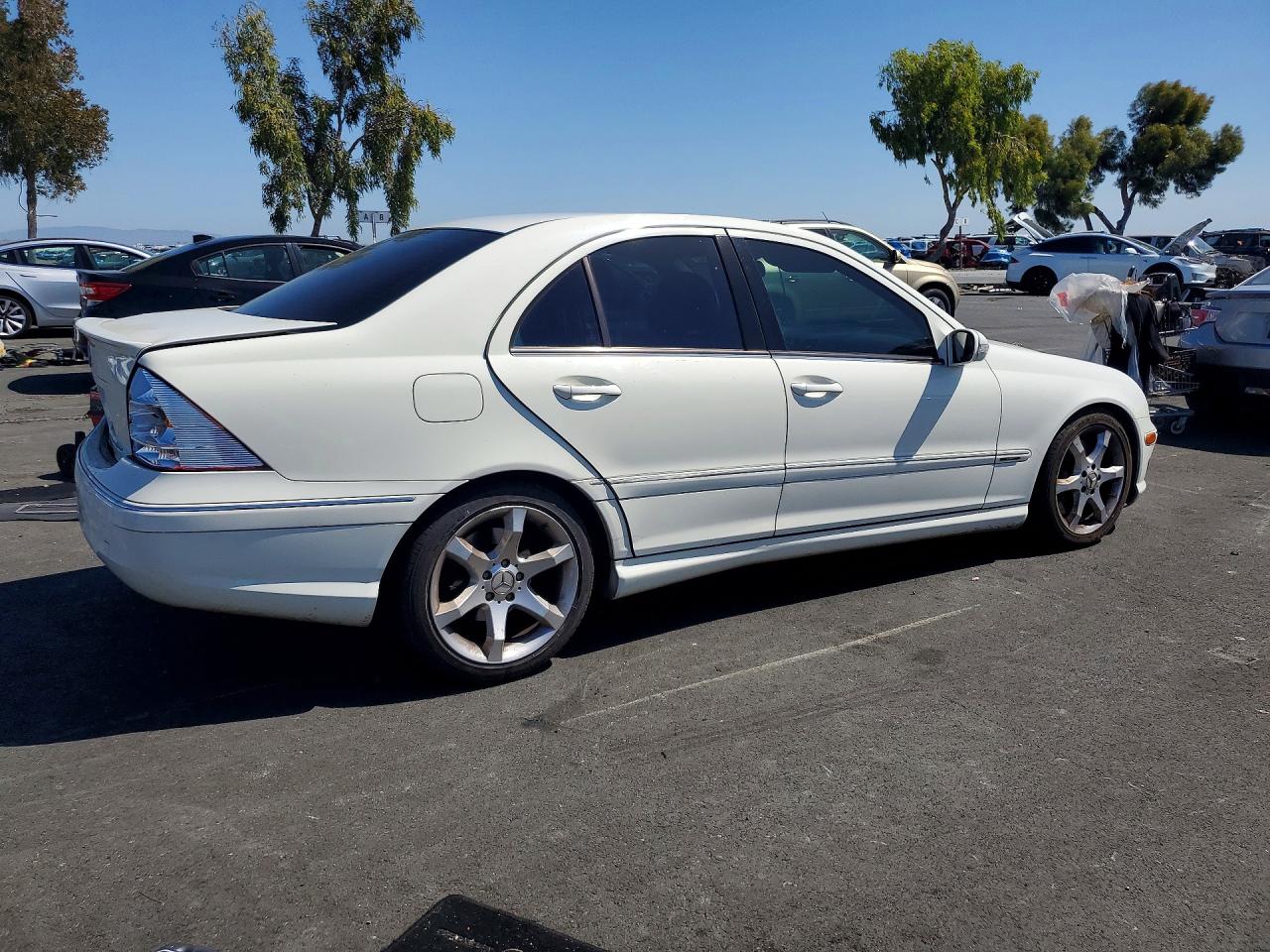 2007 Mercedes-benz C 230 White vin: WDBRF52H97A943528