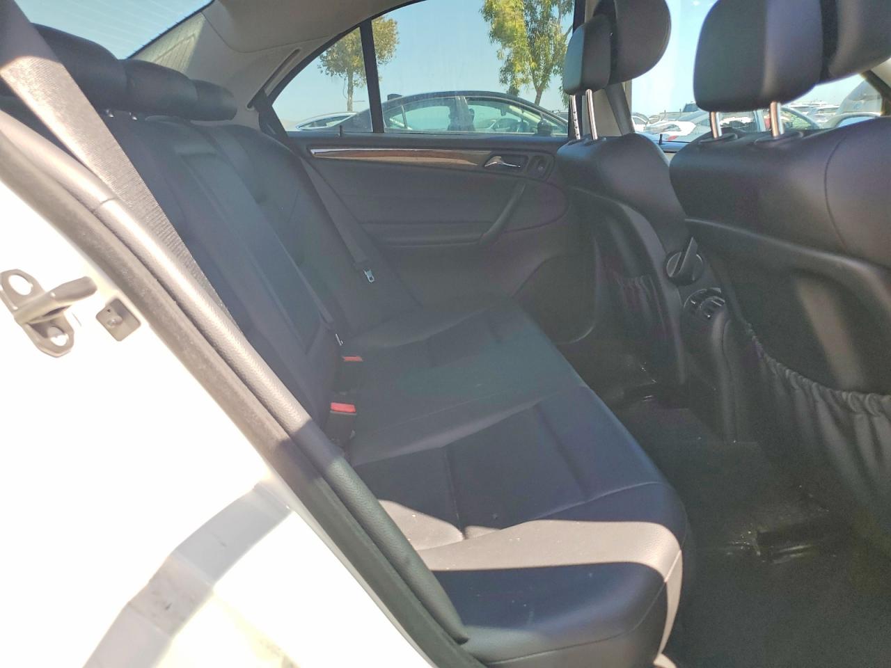 2007 Mercedes-benz C 230 White vin: WDBRF52H97A943528