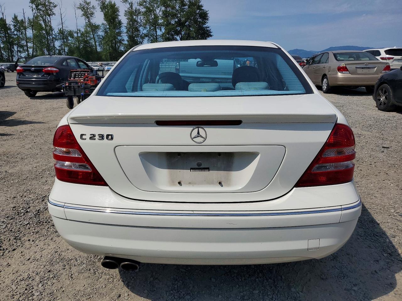2007 Mercedes-benz C 230 White vin: WDBRF52H97F911682