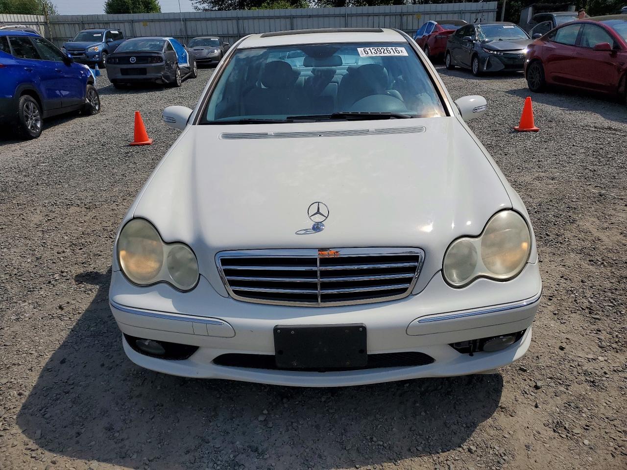 2007 Mercedes-benz C 230 White vin: WDBRF52H97F911682