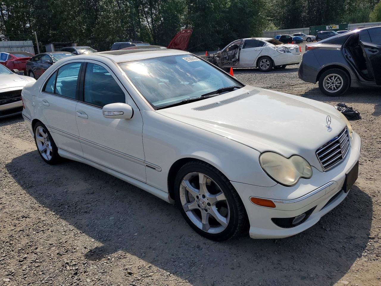 2007 Mercedes-benz C 230 White vin: WDBRF52H97F911682