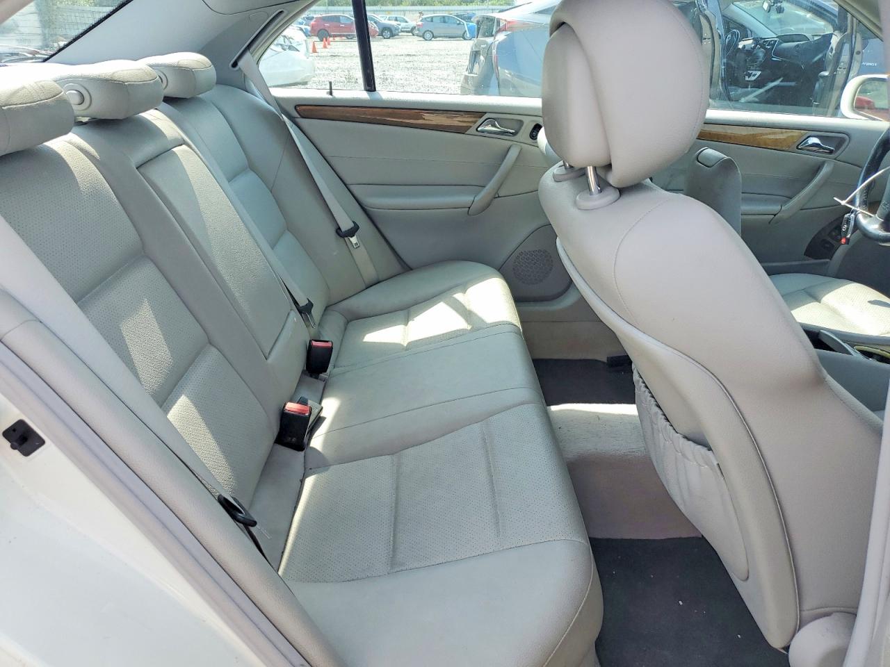 2007 Mercedes-benz C 230 White vin: WDBRF52H97F911682