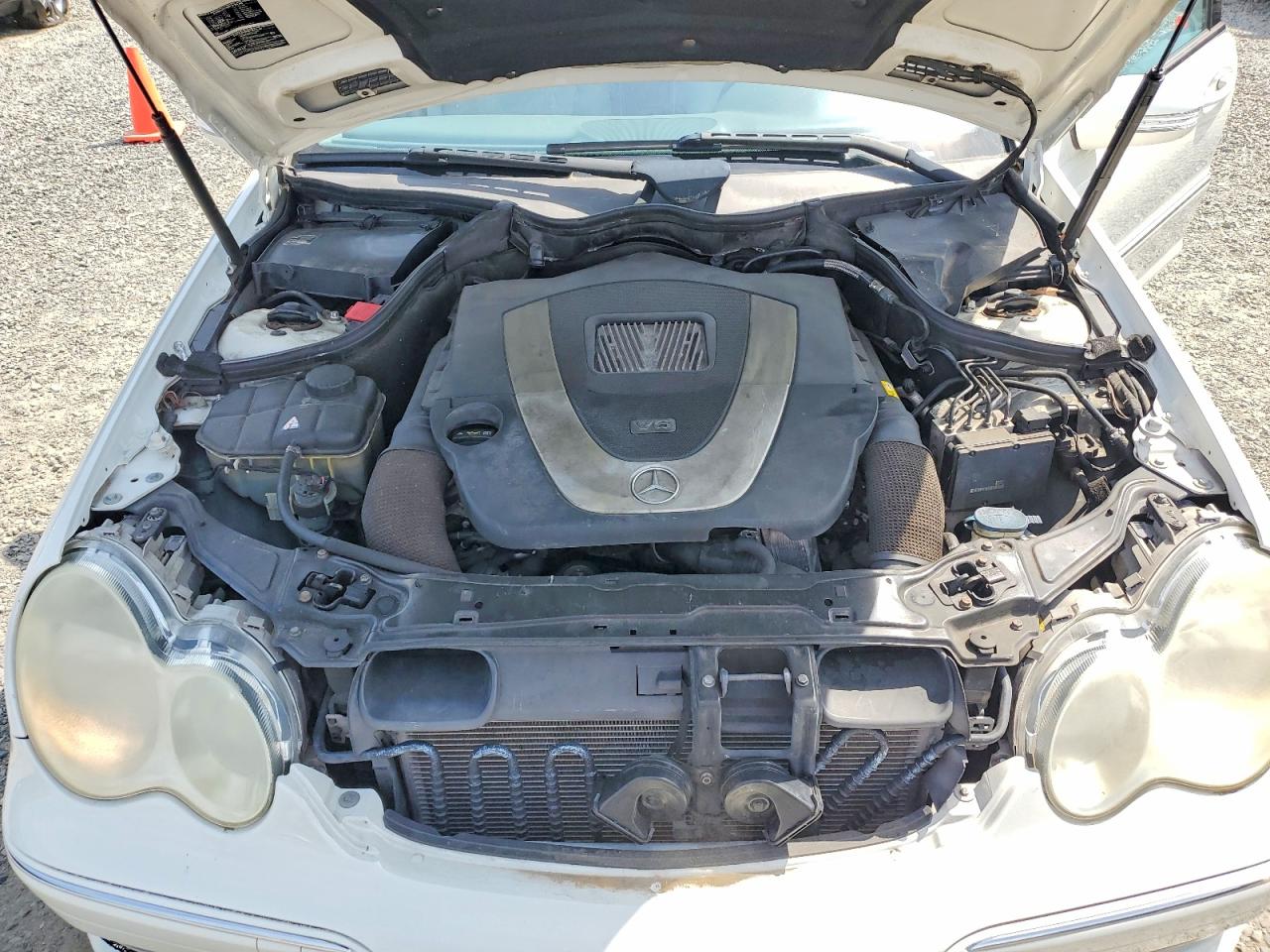 2007 Mercedes-benz C 230 White vin: WDBRF52H97F911682