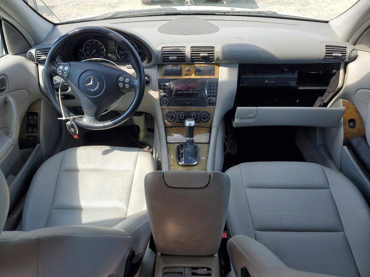 2007 Mercedes-benz C 230 White vin: WDBRF52H97F911682
