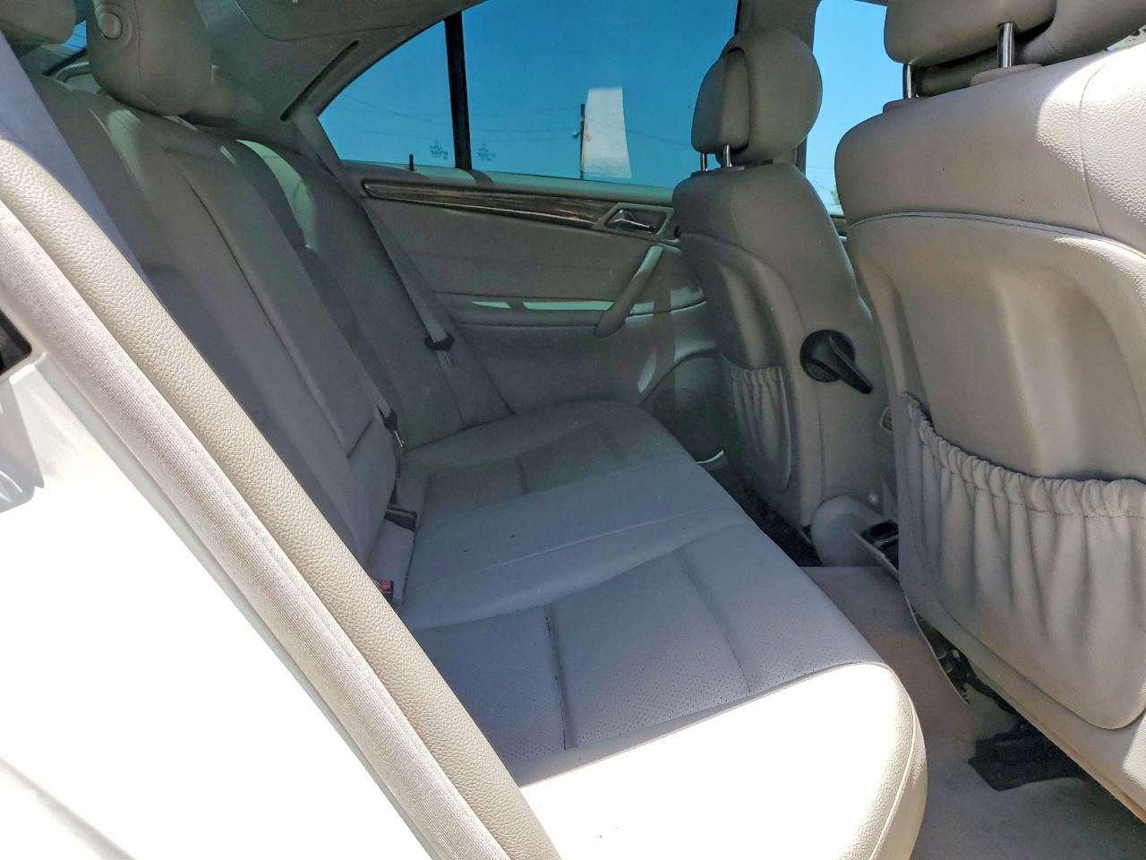 2007 Mercedes-benz C 230 White vin: WDBRF52HX7A934112