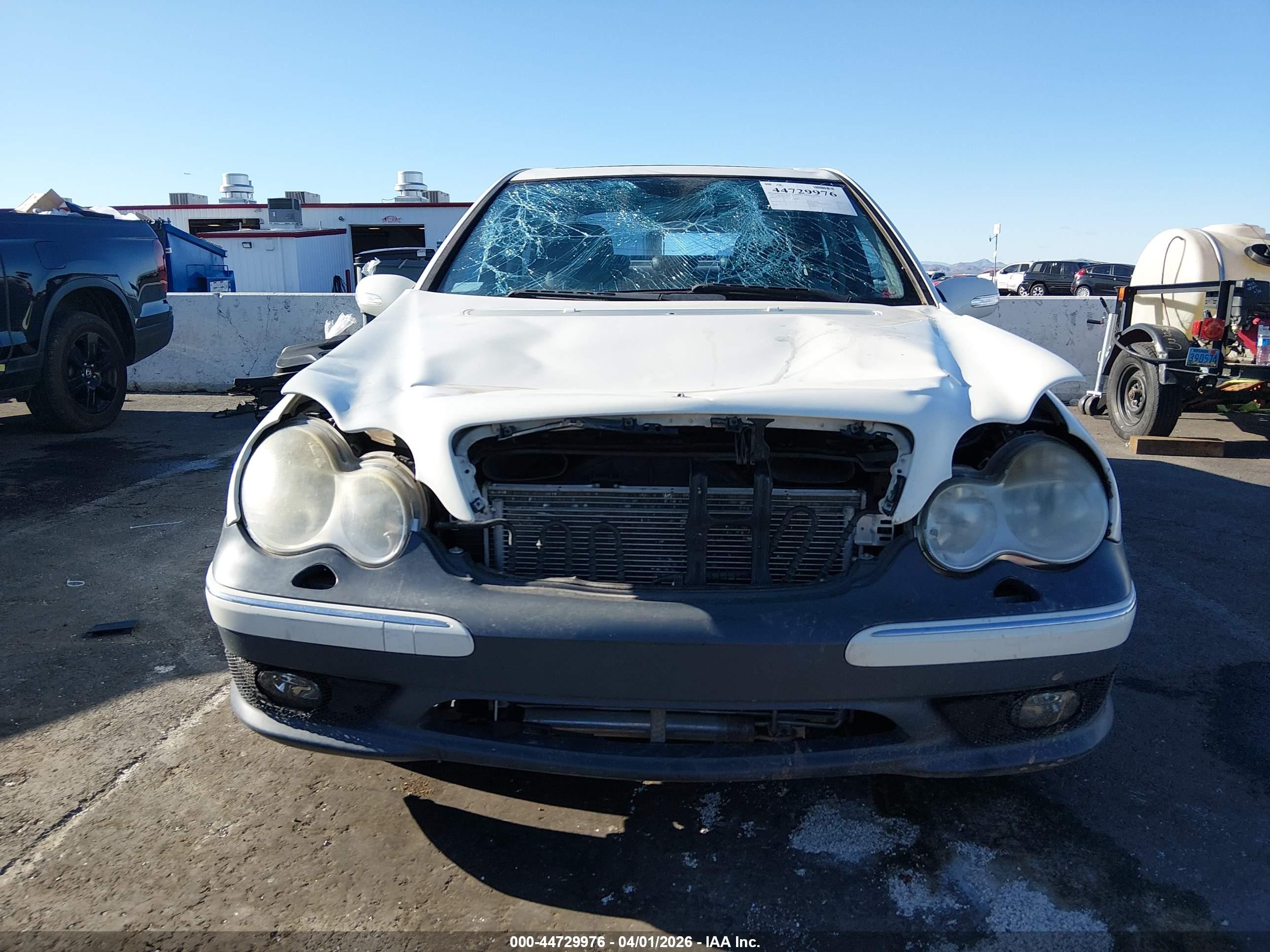 2007 Mercedes-benz C 230 Sport White vin: WDBRF52HX7A955770