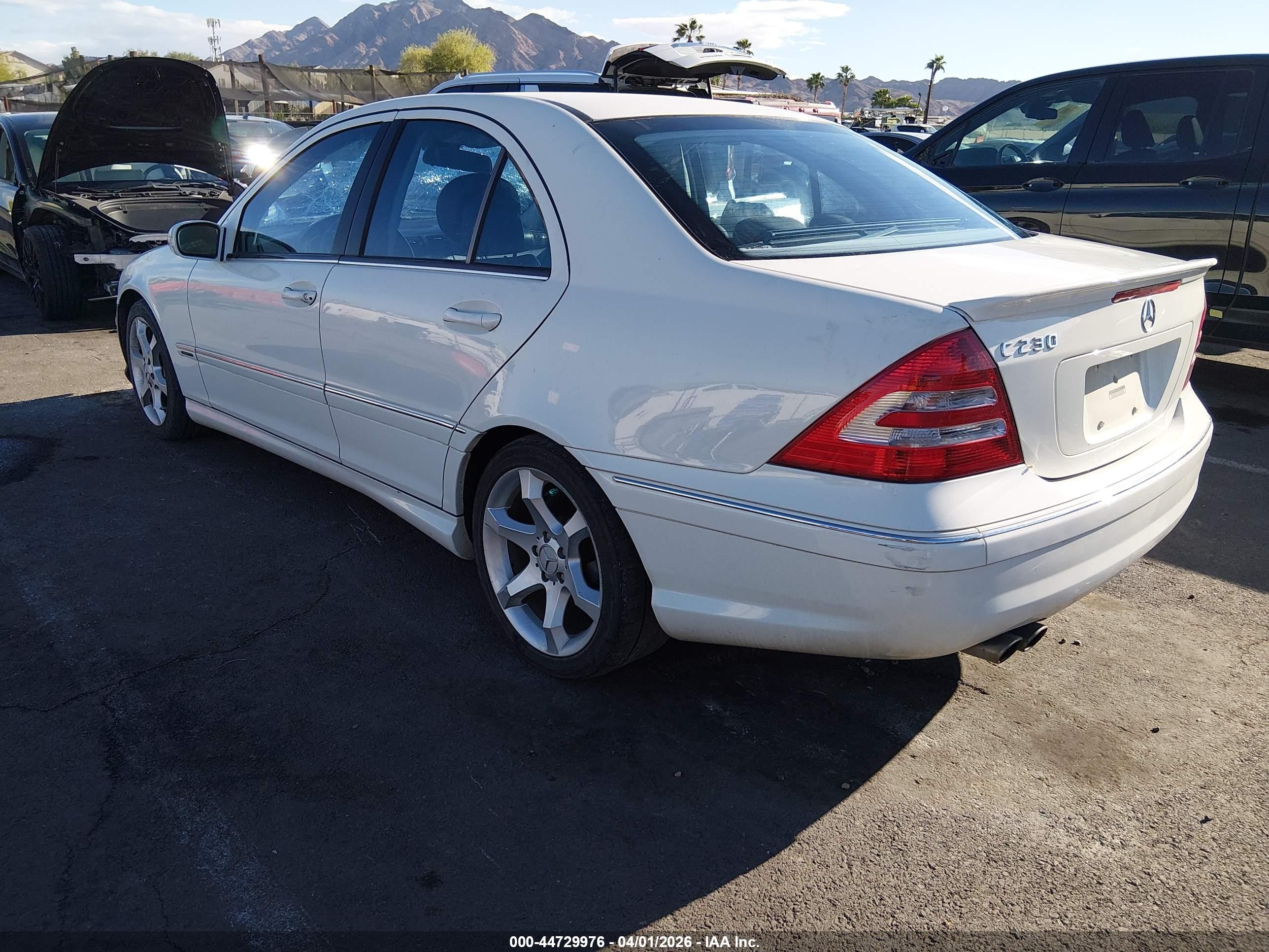 2007 Mercedes-benz C 230 Sport White vin: WDBRF52HX7A955770