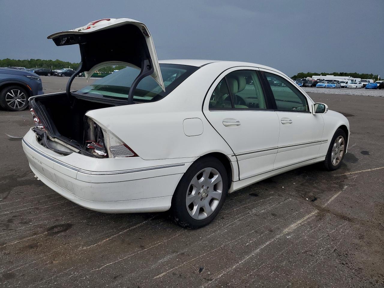 2006 Mercedes-benz C 350 White vin: WDBRF56HX6F740479