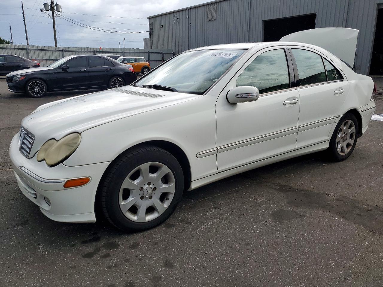 2006 Mercedes-benz C 350 White vin: WDBRF56HX6F740479