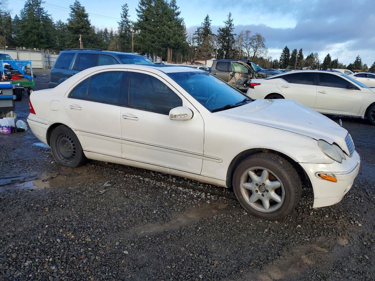 2001 Mercedes-benz C 240 White vin: WDBRF61J01F118367