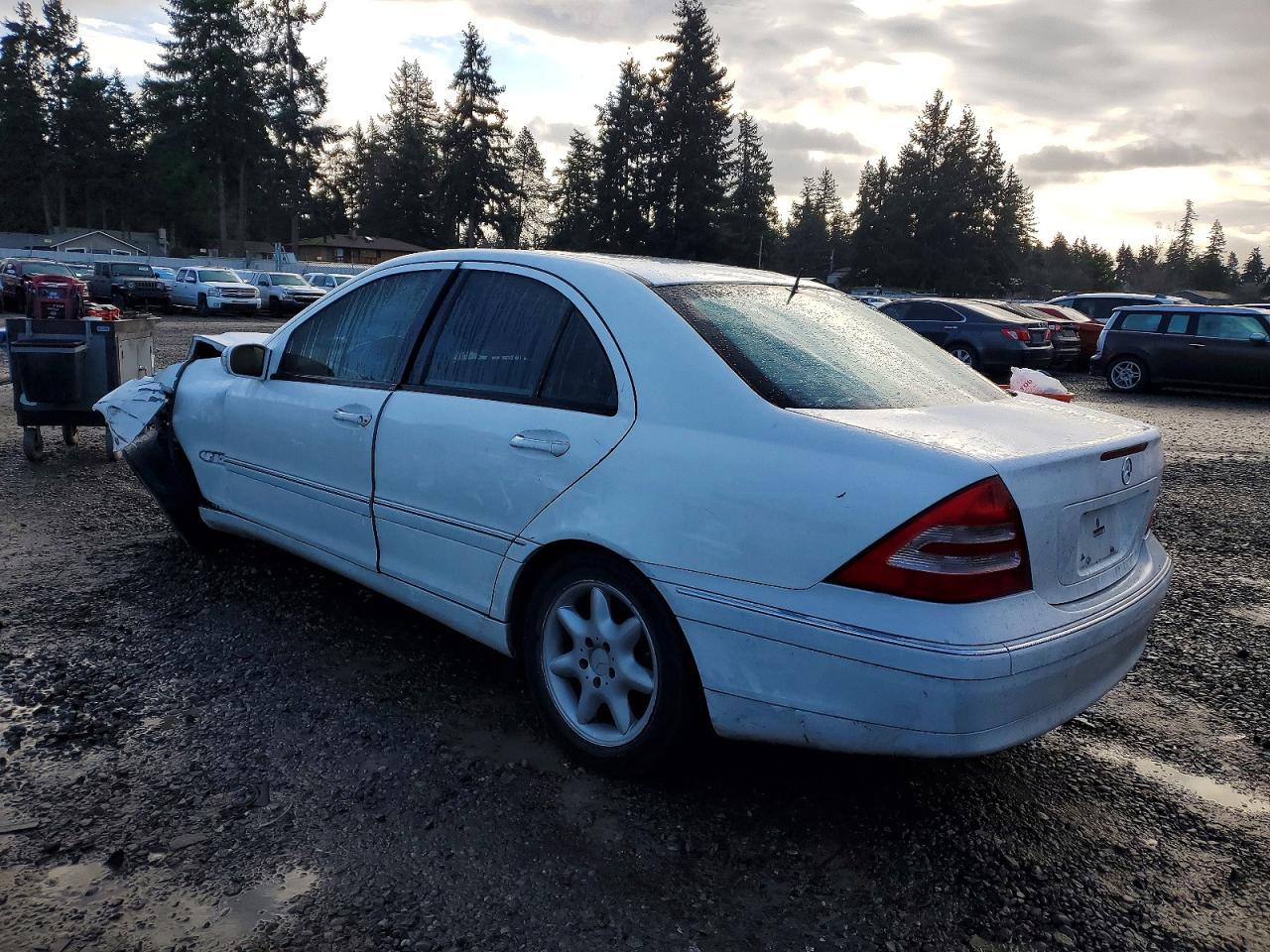2001 Mercedes-benz C 240 White vin: WDBRF61J01F118367