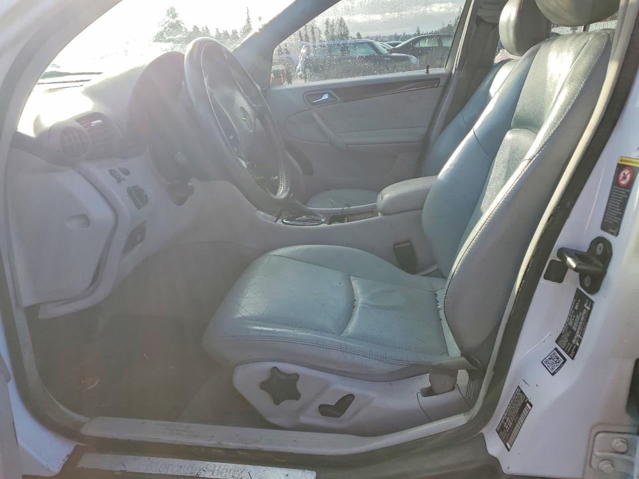 2001 Mercedes-benz C 240 White vin: WDBRF61J01F118367
