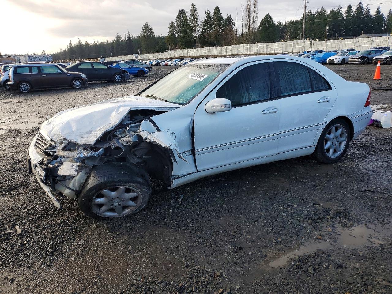 2001 Mercedes-benz C 240 White vin: WDBRF61J01F118367