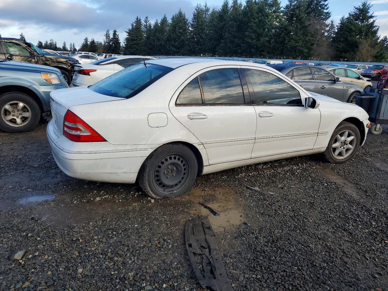 2001 Mercedes-benz C 240 White vin: WDBRF61J01F118367