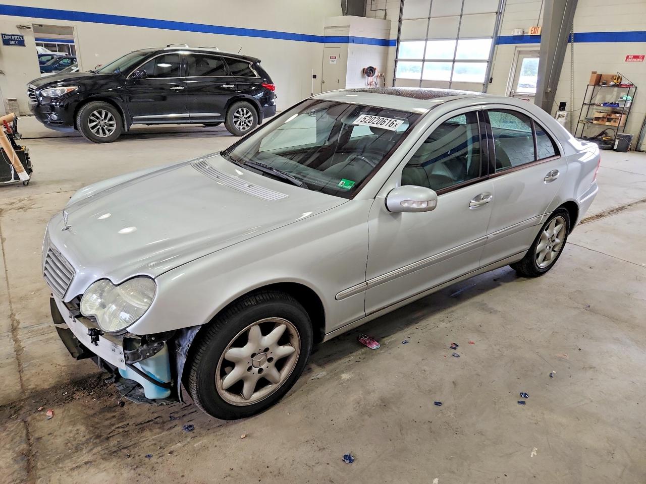2002 Mercedes-benz C 240 Серебряный vin: WDBRF61J02F165884